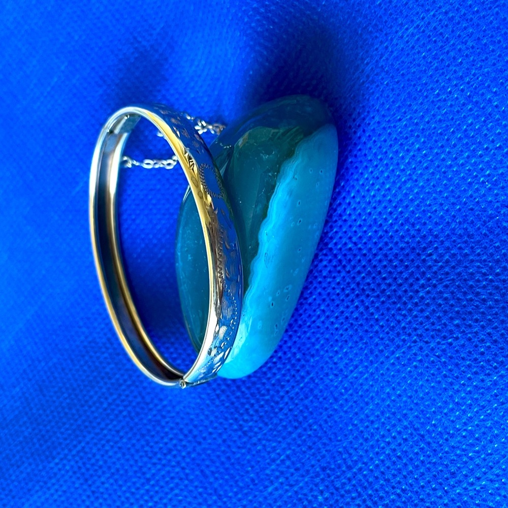 Oval hinged bangle.